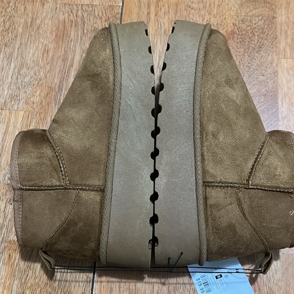 NWT Womens chestnut colored booties - Picture 4 of 7